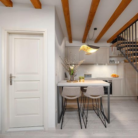 Exquisites Apartment Im Herzen Von Porec Mit Meerblick, Nur 150 Meter Zum Strand Bagian luar foto