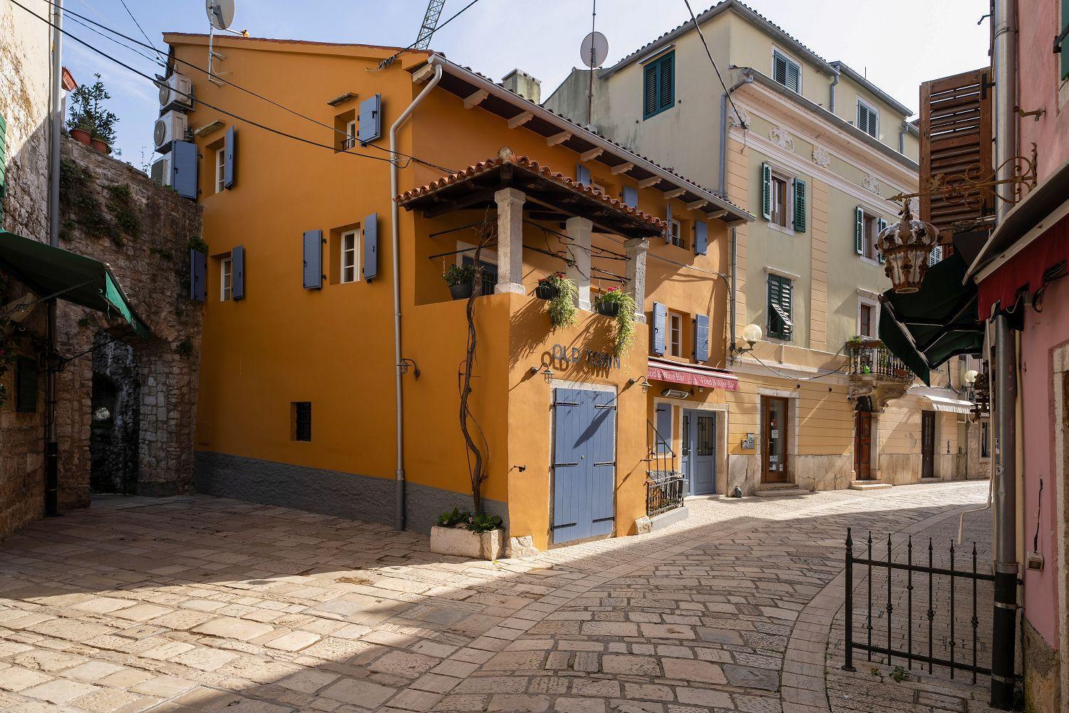 Exquisites Apartment Im Herzen Von Porec Mit Meerblick, Nur 150 Meter Zum Strand Bagian luar foto
