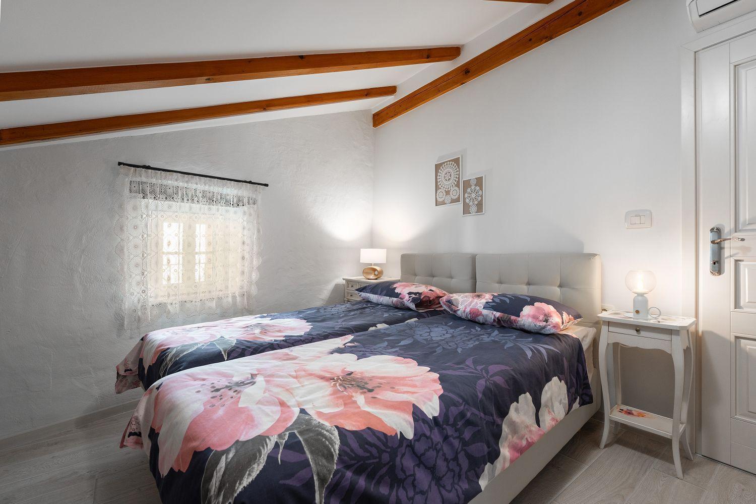 Exquisites Apartment Im Herzen Von Porec Mit Meerblick, Nur 150 Meter Zum Strand Bagian luar foto