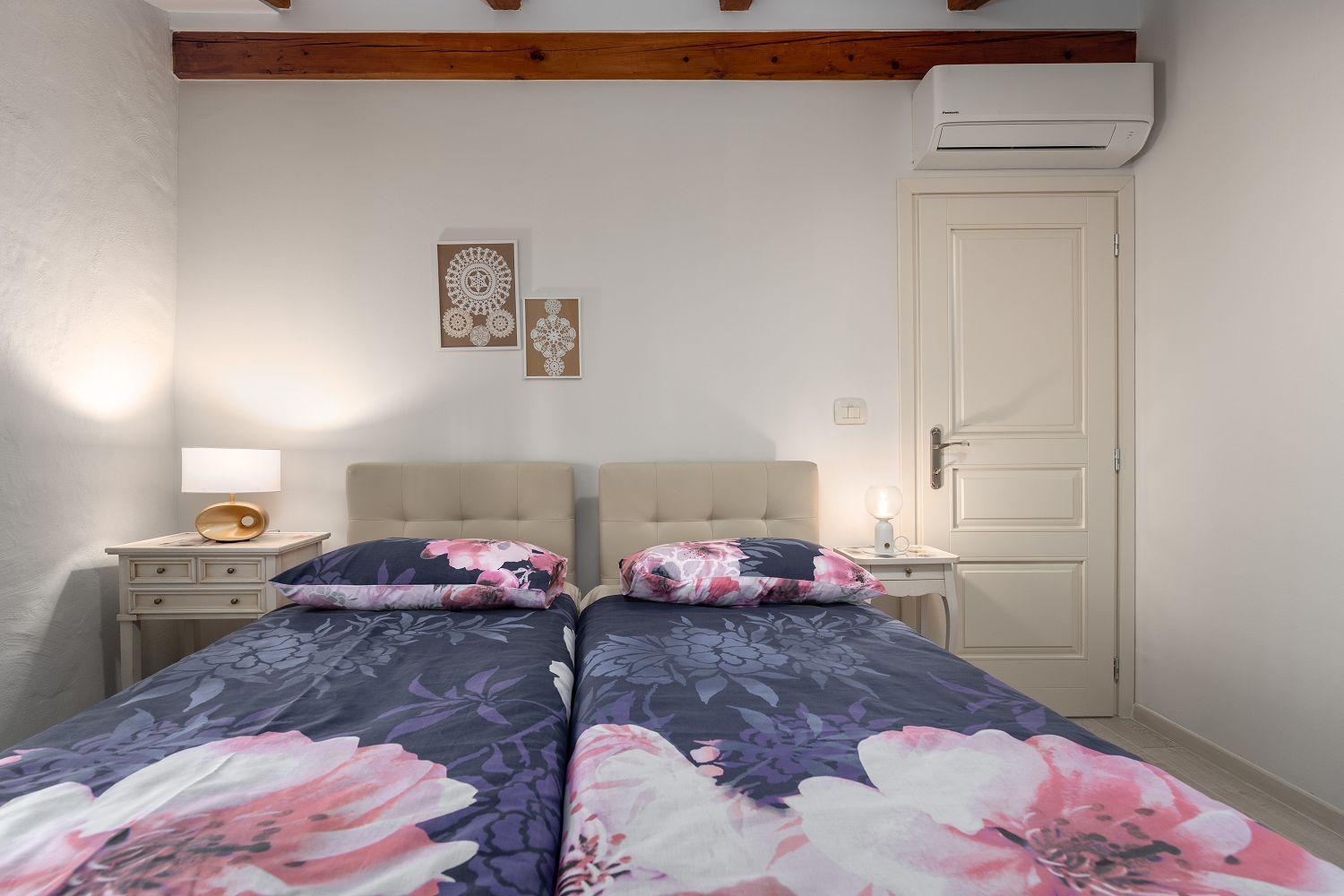 Exquisites Apartment Im Herzen Von Porec Mit Meerblick, Nur 150 Meter Zum Strand Bagian luar foto
