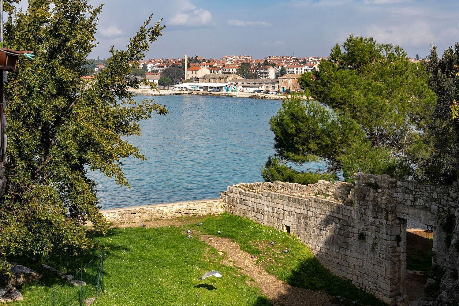 Exquisites Apartment Im Herzen Von Porec Mit Meerblick, Nur 150 Meter Zum Strand Bagian luar foto