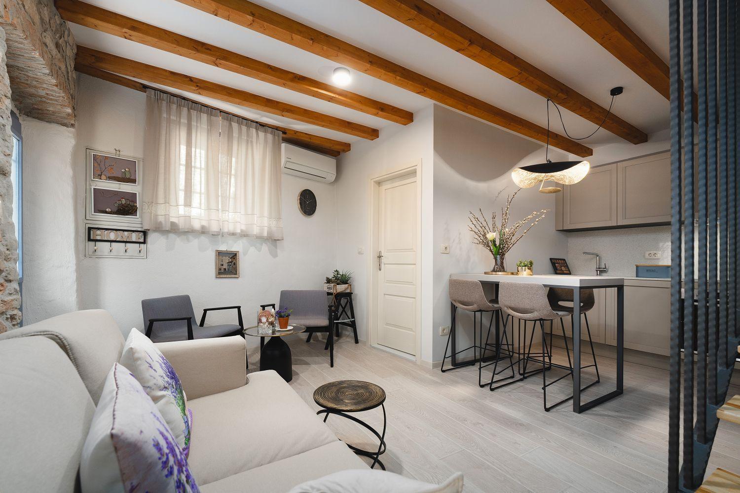 Exquisites Apartment Im Herzen Von Porec Mit Meerblick, Nur 150 Meter Zum Strand Bagian luar foto